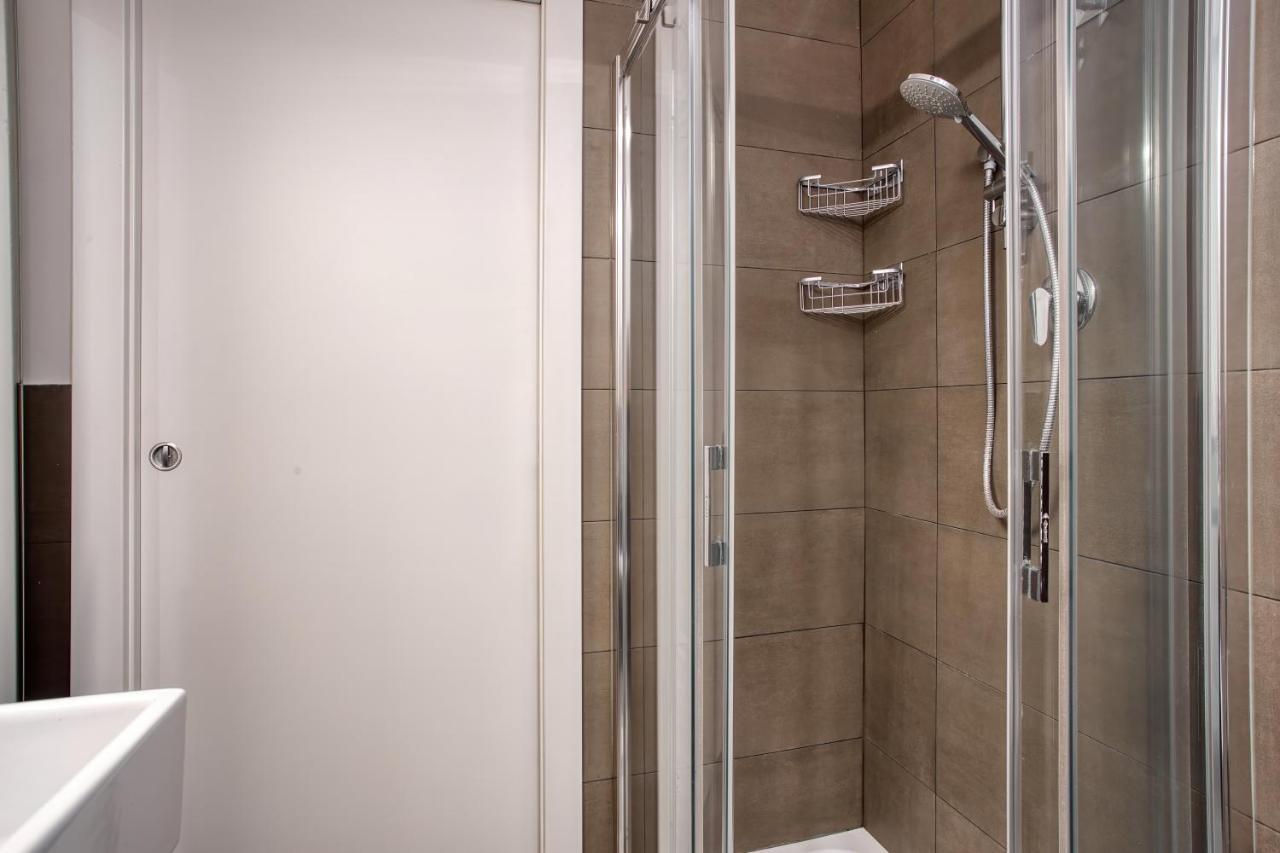 Joivy Vibrant 2Bed Apt With Balcony Milánó Kültér fotó